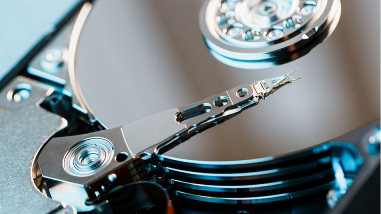 About 64 million hard disk drives shipped in Q4 2021