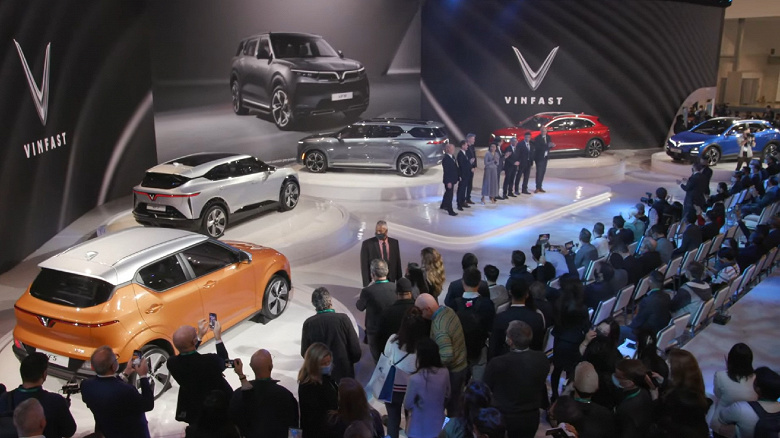 Создатель «Мивины» представил сразу несколько электромобилей. VinFast прекращает производство машин с ДВС