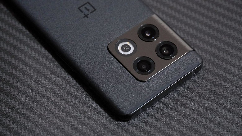 The latest OnePlus 10 Pro is finally shown live from all angles