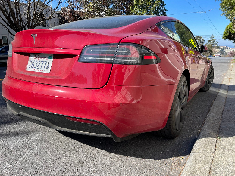 New Tesla Model S filmed on the street
