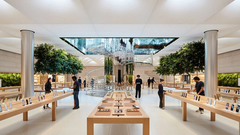 Сотрудники магазинов Apple Store тайно используют смартфоны с Android. Они хотят сформировать профсоюзы и боятся слежки со стороны Apple