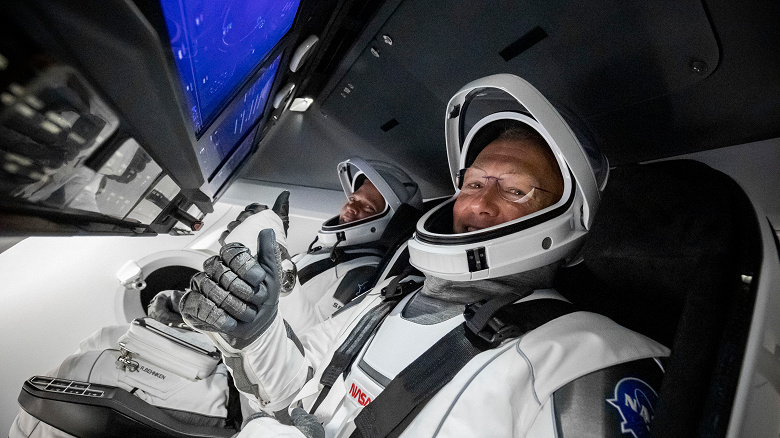 Турист впервые выйдет в космос в скафандре SpaceX: подробности о миссии Polaris Dawn и инициативе Polaris Program