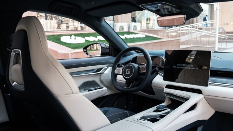 Купить новый Zeekr 001 I 100 kWh Electro AT (400.0 кВт) 4WD электро автомат в Мо