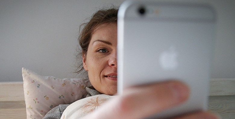 Зарядка мобильного телефона в спальне может привести к ожирению и диабету