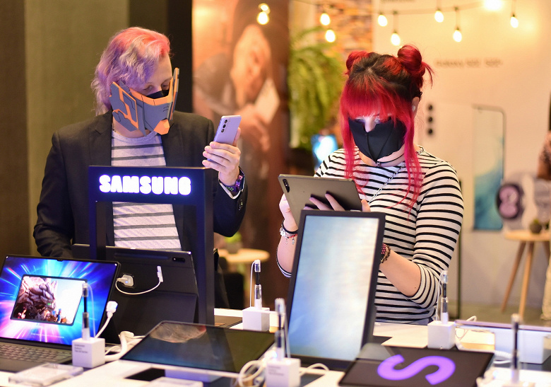 После исторических предзаказов Samsung объявила о начале продаж Galaxy S22 и Galaxy Tab S8