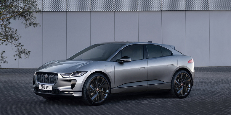 Опция Black Pack для Jaguar I-Pace включает 22-дюймовые диски, спойлер, пневматическую подвеску и поддержку Amazon Alexa