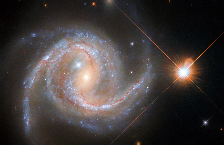 Космический телескоп Hubble сфотографировал спиральную галактику, похожую на Млечный путь