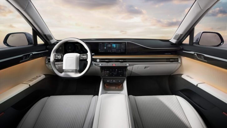 Это совершенно новый Hyundai Grandeur 2023. Технические характеристики, фото и цена