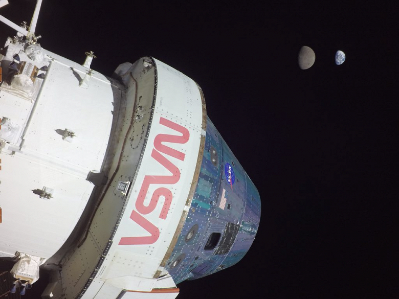 Космический корабль NASA Orion преодолел уже половину лунной миссии Artemis 1