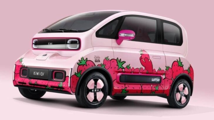 Представлен крошечный электромобиль KiWi EV Strawberry Bear Limited Edition