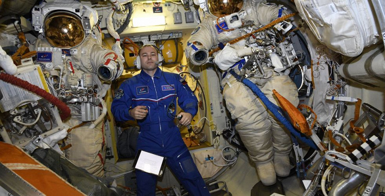 Российские космонавты не выйдут в космос из-за проблем со скафандром