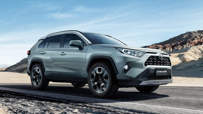 A new, powerful Toyota RAV4 arrived in Russia - originally from Canada