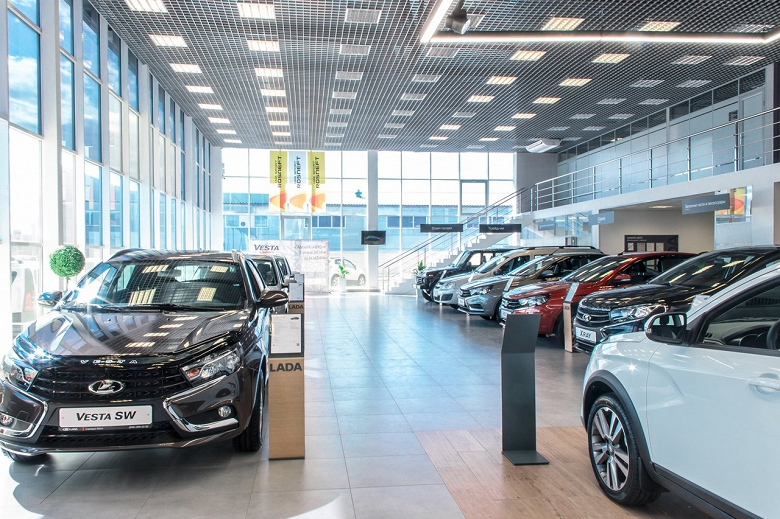 «Если на рынке будет много Lada, то Hyundai или Mercedes дешевле не станут», — главред «За рулем» назвал условие для снижения цен