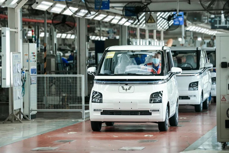 Создатели самого продаваемого китайского электромобиля выпустили первый глобальный электромобиль с запасом хода 300 км — Wuling Air ev Qingkong