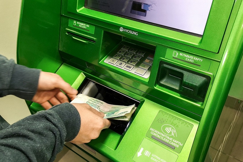 Пополнить карту Сбербанка теперь можно через банкомат, даже если её нет с собой