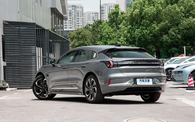 An analogue of the Porsche Taycan from Geely has arrived in Russia. How much are dealers asking for it?