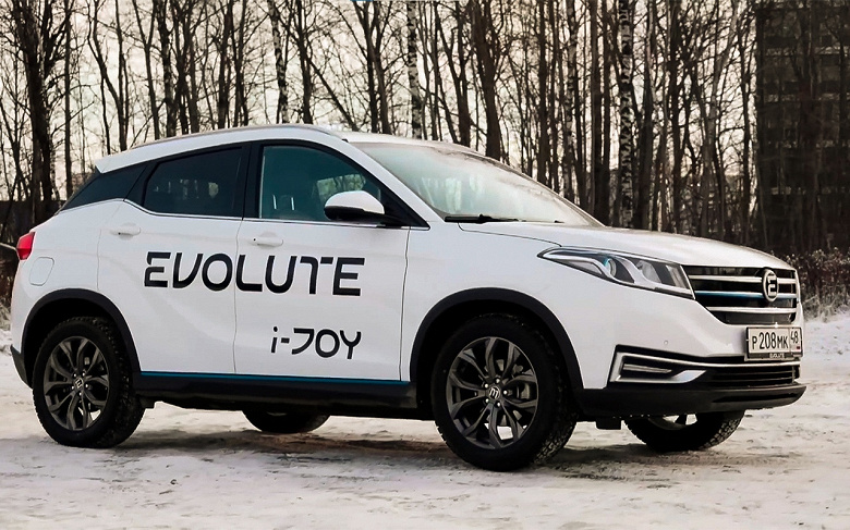 Разгон до «сотни» за 20+ секунд и проблемы с зарядкой на морозе. Появился обзор российского кроссовера Evolute i-JOY от AutoMPS
