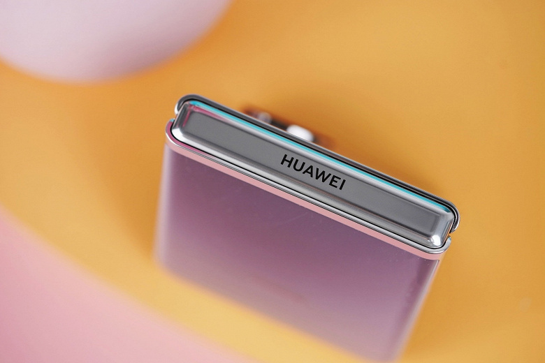 Бестселлер Huawei Pocket S показали со всех сторон на живых фото