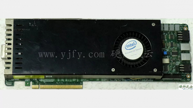 Once upon a time, intel tried to produce such unusual video cards. Photos of the never released Larrabee 2 accelerator appeared