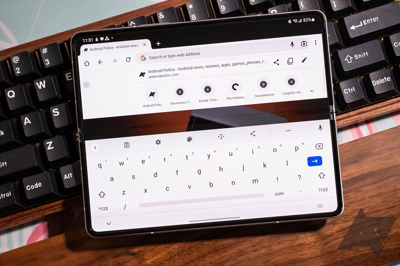 Пользоваться клавиатурой Gboard на планшетах и гибких смартфонах станет намного удобнее. Google работает над функцией разделения клавиатуры