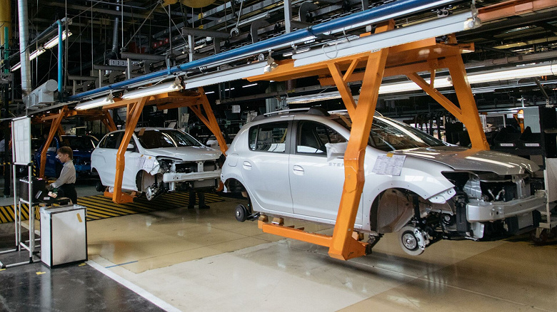 «АвтоВАЗ» меняет график производства автомобилей Lada из-за дефицита электронных компонентов