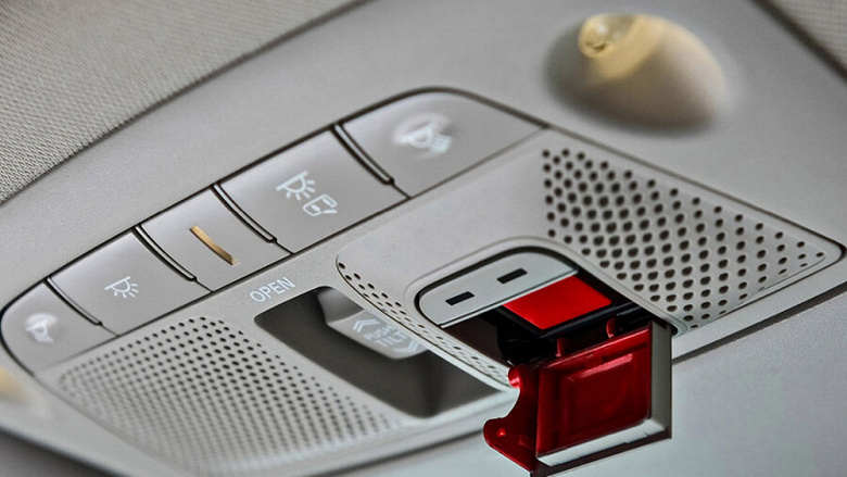 «Тревожную кнопку» снова отложили: в России продолжат продавать автомобили без обязательной системы ЭРА-ГЛОНАСС