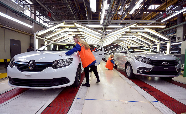 Renault, which owns a controlling stake in AvtoVAZ, is one step away from leaving Russia.  Analyst forecasts
