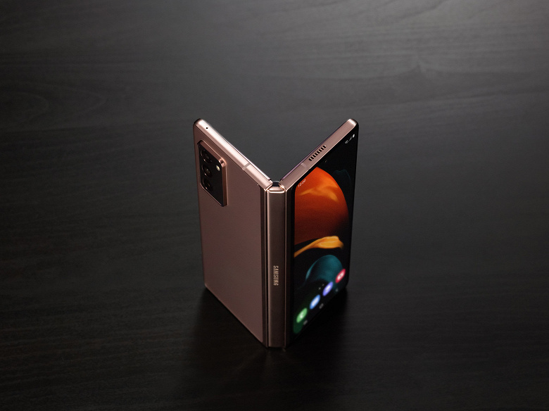 В этом Galaxy Z Fold4 превзойдёт всех конкурентов. Он получит новое поколение ультратонкого защитного стекла Super UTG