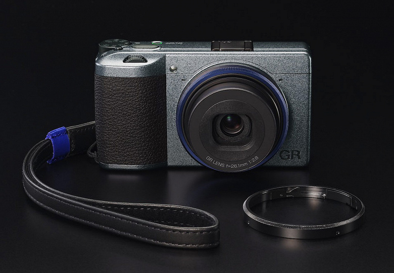 Камера в комплекте Ricoh GR IIIx Urban Edition Special Limited Kit отличается от базовой модели новыми режимами экспозиции и фокусировки