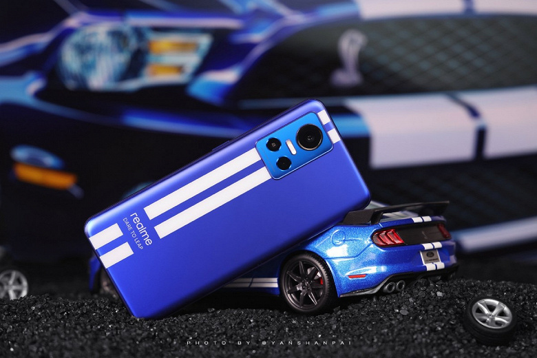 Живые фото Realme GT Neo3 Le Mans и Buds Air 3 TWS