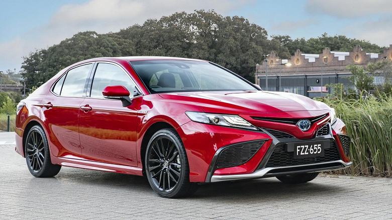 Toyota представила услугу временной покраски автомобилей. Новый слой можно снять без вреда для оригинального покрытия