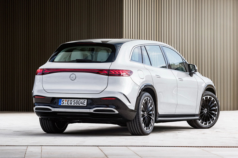 Competitor Tesla Model X from Mercedes-Benz. Presented crossover EQS SUV with power up to 544 hp, range up to 600 km and fully controlled chassis