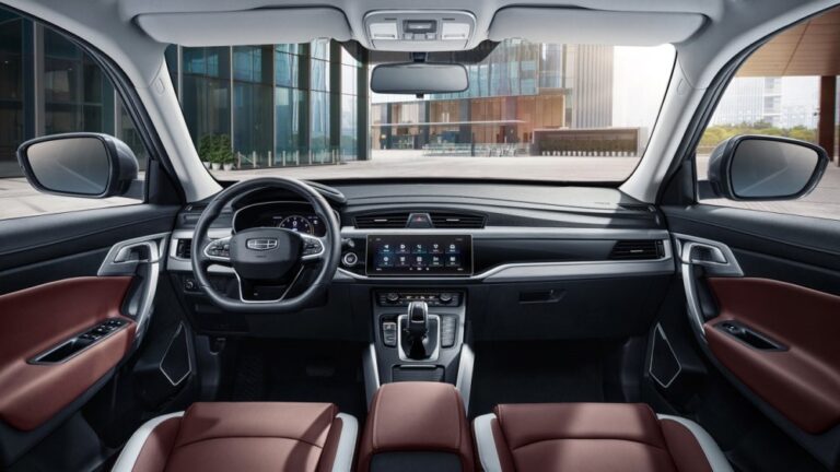 Geely showed a new crossover Atlas Pro 2022