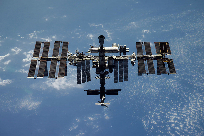 “New!  Exclusive!  Unique!”: the first pictures of the ISS with the completed Russian segment