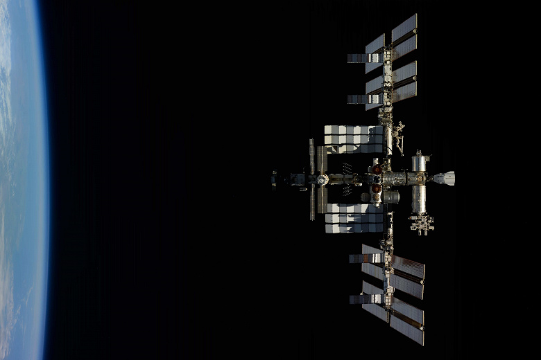 “New!  Exclusive!  Unique!”: the first pictures of the ISS with the completed Russian segment