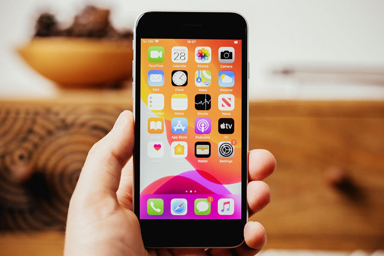 Несмотря на остановку производства, iPhone SE 2022 остаётся в наличии, что подтверждает слабый спрос на телефон
