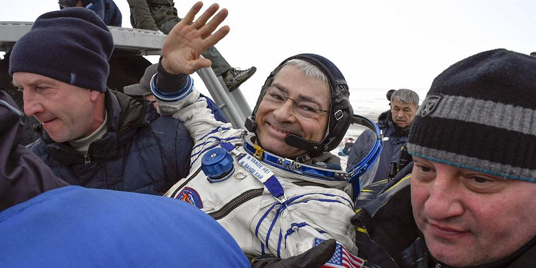 Американская компания задолжала Роскосмосу 2 миллиарда рублей за возвращение американского астронавта с МКС на Землю