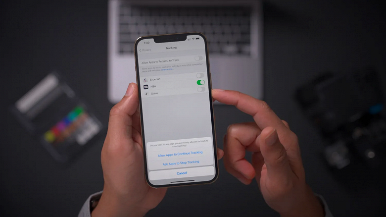 iPhone users resigned to surveillance iPhone users resigned to surveillance