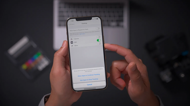 Пользователи iPhone смирились со слежкой