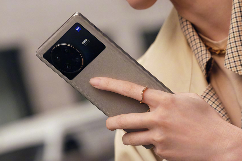 Так выглядит лучший камерофон Vivo и сильный конкурент Samsung Galaxy S22 Ultra. Официальные изображения Vivo X Note