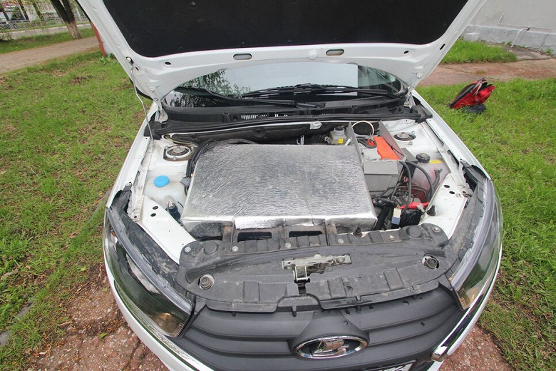 Таким будет мелкосерийный российский электромобиль на базе Lada Granta. Все подробности о проекте Nemo из Нижнего Новгорода, который имеет кое-что общее с Nissan Leaf