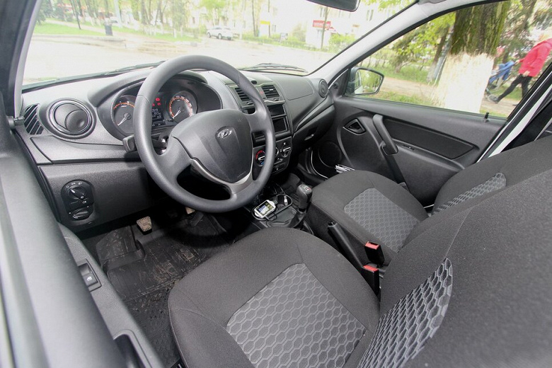 Таким будет мелкосерийный российский электромобиль на базе Lada Granta. Все подробности о проекте Nemo из Нижнего Новгорода, который имеет кое-что общее с Nissan Leaf