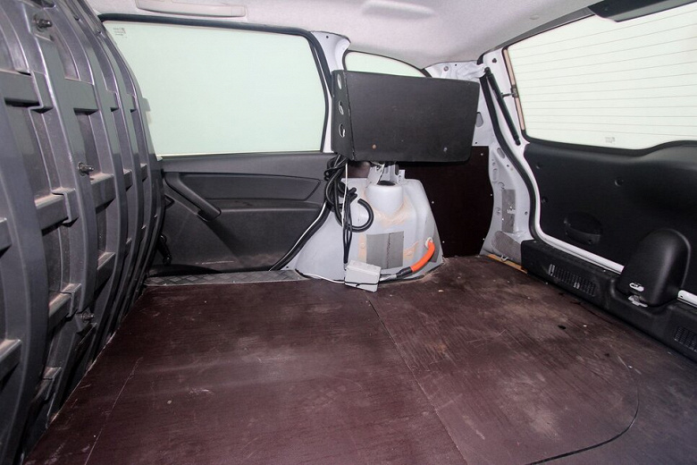 Таким будет мелкосерийный российский электромобиль на базе Lada Granta. Все подробности о проекте Nemo из Нижнего Новгорода, который имеет кое-что общее с Nissan Leaf