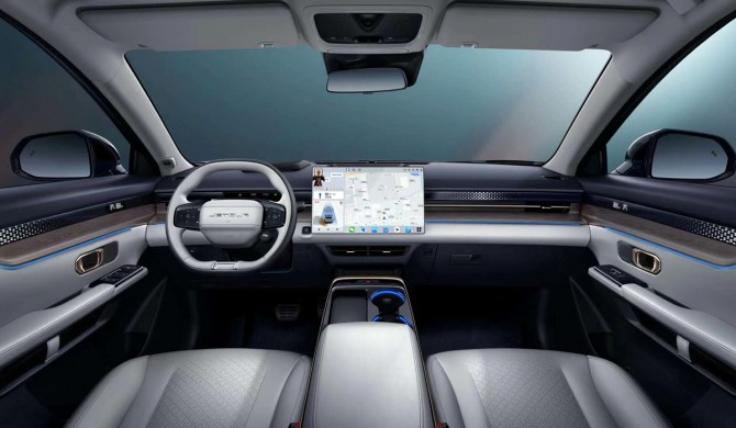 15.6-inch frameless screen, 326 hp, autopilot and NFC support. Details about the new crossover Chery and Huawei