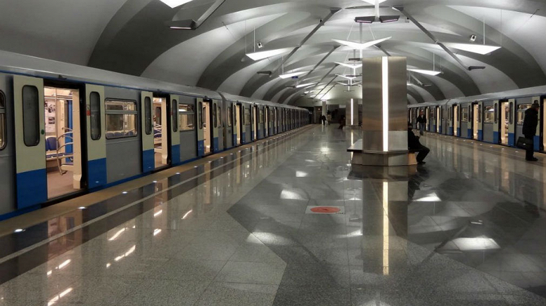 ВТБ и Сбербанк борются за обслуживание московского метро: победивший банк может не только не заработать, но и понести убытки