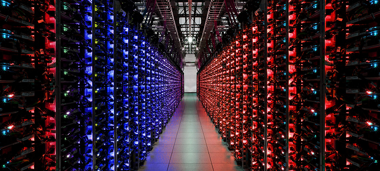 Минцифры формирует пул вендоров, которые будут покупать за рубежом серверы для российских IT-компаний