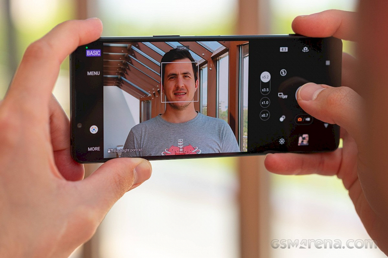 Представлен смартфон Sony Xperia 1 IV с непрерывным оптическим зумом и увеличенной батареей