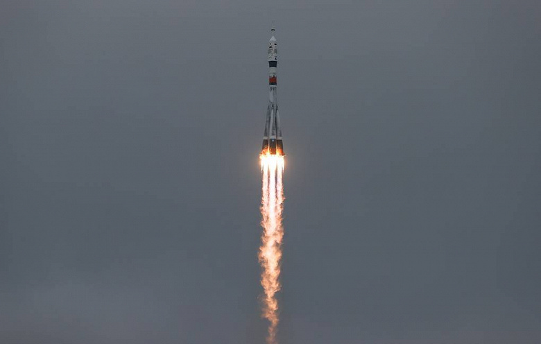 Вчера российский военный спутник «Космос-2555» сошёл с орбиты и сгорел в атмосфере, а сегодня с космодрома Плесецк запустили «Космос-2556»