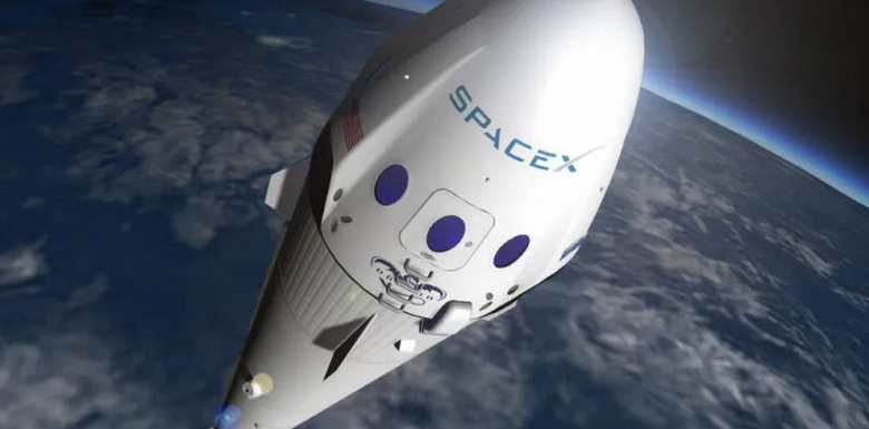 Космический корабль SpaceX Crew Dragon отстыковался от МКС и возвращается на Землю. На борту астронавты, проведшие полгода в космосе