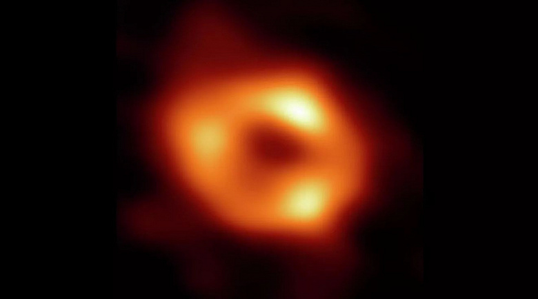 Ученые впервые сфотографировали сверхмассивную черную дыру в центре нашей галактики